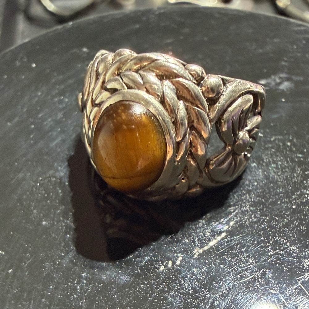Elegant Sterling Silver Tiger Eye Ring Size 7.75  (2)